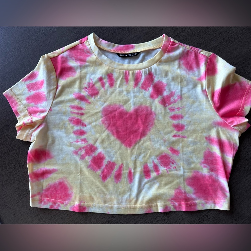 NWOT Adorable crop top